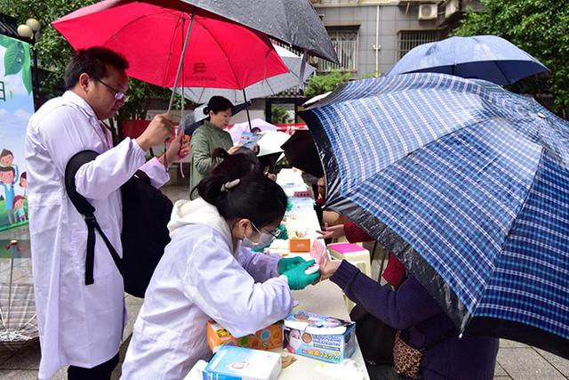 攜手防治糖尿病，守護(hù)健康新生活——湖南省疾控中心專(zhuān)家進(jìn)社區(qū)開(kāi)展主題宣傳與服務(wù)